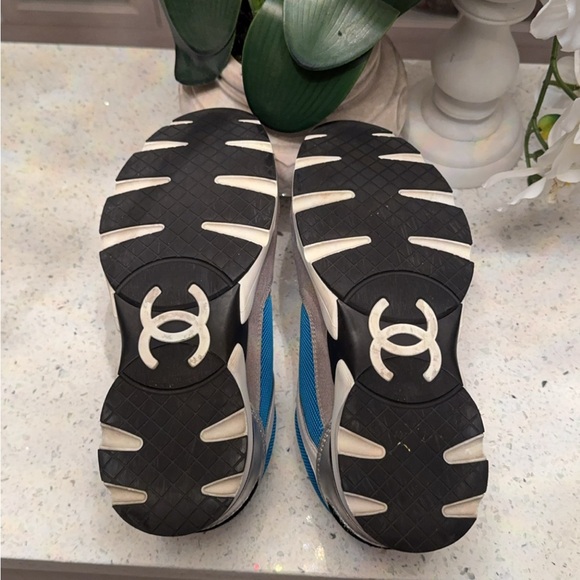 CHANEL Turquoise & Black Sneakers 👟 - Picture 6 of 8